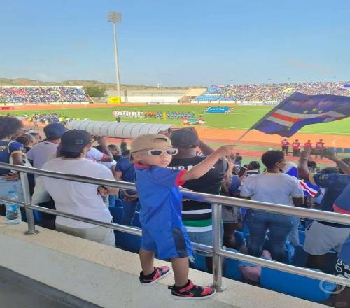 当地中国人：佛得角联赛冠军能踢中超大街小巷都是踢球的人