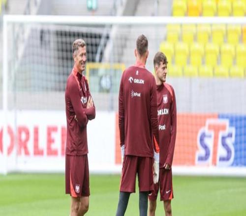 莱万：丢点很痛苦但积极应对，希望在世欧预精彩进球