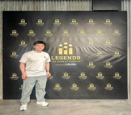 跨界联动，西甲官方晒樊振东参观西甲博物馆动态