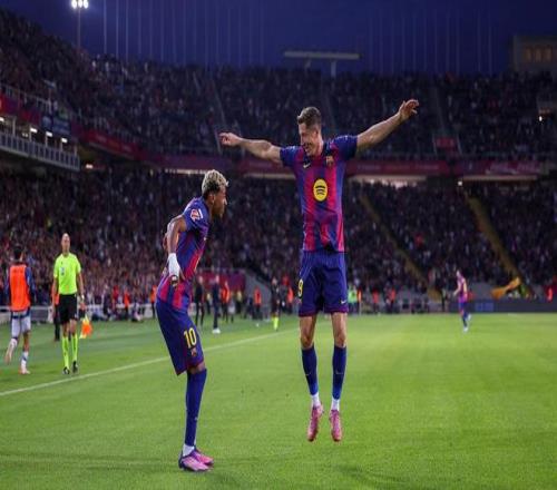 每体：莱万希望再留巴萨一年，他要用进球说服高层