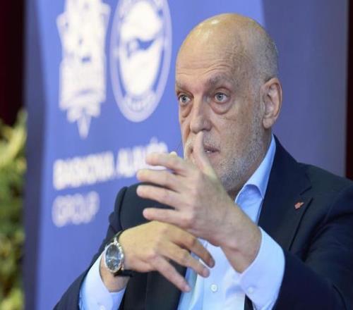 特巴斯：球迷们支持球队去海外比赛，但总有人想代表他们发言