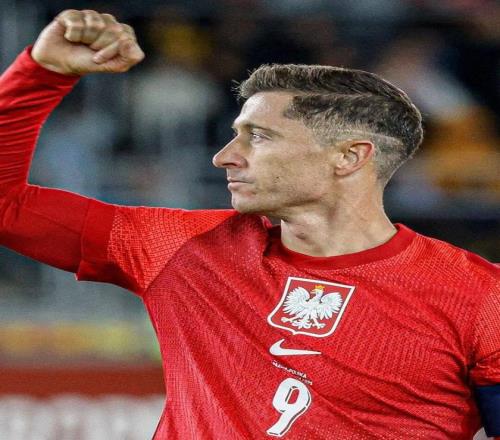 尘埃落定！巴萨与莱万计划起冲突，决定不续约，梅西深有感触