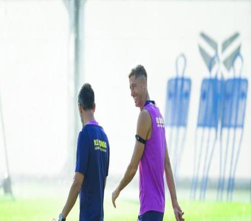 西媒：莱万本轮回归预计坐镇替补，若比赛顺利或将迎首秀