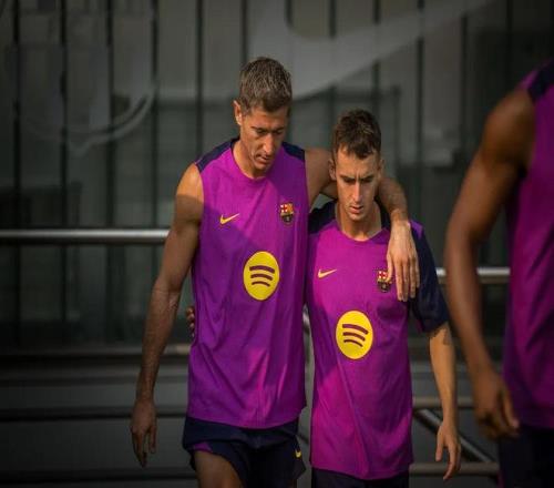 巴萨官方：莱万已在周日恢复部分合练