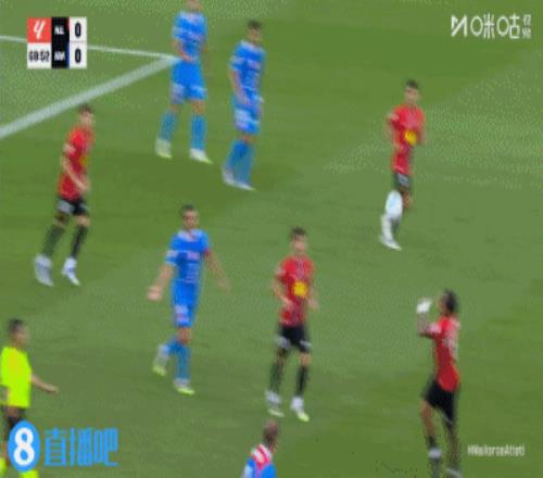 马竞第72分钟少打一人！索尔洛特亮鞋钉蹬踏，裁判看VAR后出直红