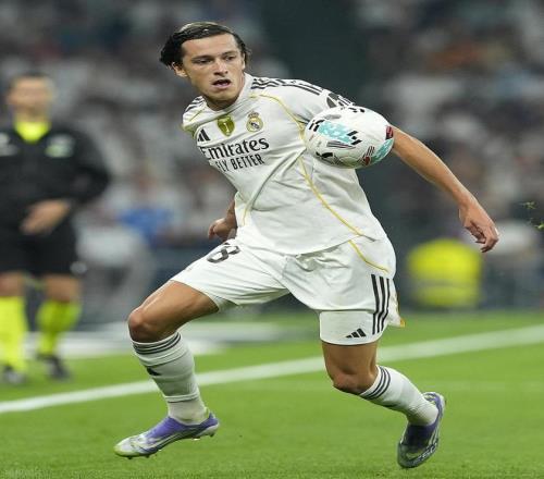 西甲最新积分战报姆巴佩点射皇马小胜排第8巴萨上来就领跑