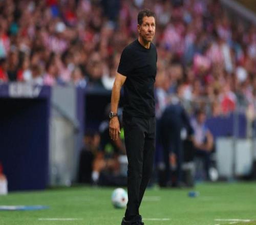 54岁匪帅被批毫无战术：一夏1.75亿欧签9人开局2轮不胜12年最差