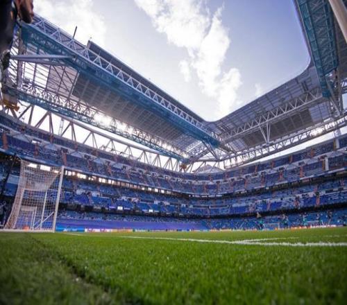 挺团结世体：西人粉丝在伯纳乌高喊“XX巴萨”，皇马球迷加入