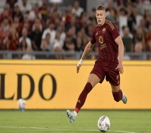 记者：多夫比克将先租后买加盟比利亚雷亚尔，罗马希望先签替代者