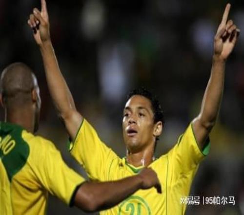 神奇的前锋，26岁意甲当水货，29岁亚洲养老，35岁重返巴西国家队