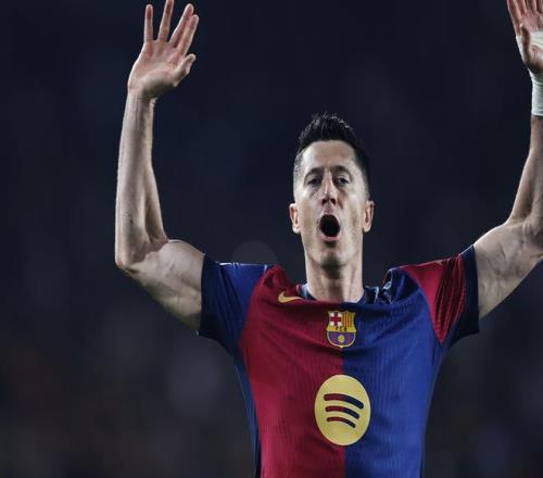 世体：莱万由于左大腿肌肉不适，将缺席巴萨对阵马洛卡的首场联赛