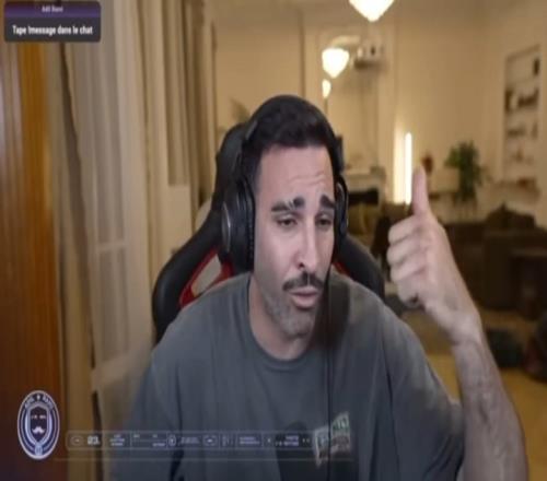 直播爆粗拉米：去的亚马尔，看不惯C罗与他握手时他的态度