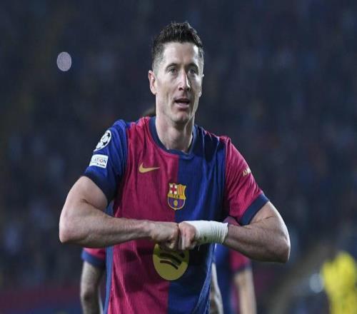 扎哈维：沙特给莱万开出年薪超1亿欧报价，但他更愿意留在巴萨