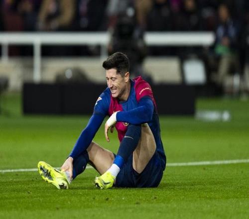 阿斯：莱万左腿股二头肌不适恐缺席前3轮西甲，不排除9月才复出