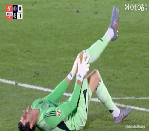 六台记者：库尔图瓦没有大碍，可以参加国家德比