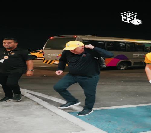 巴西队晒安切洛蒂抵达视频：欢迎安帅，巴西已经是你的家了