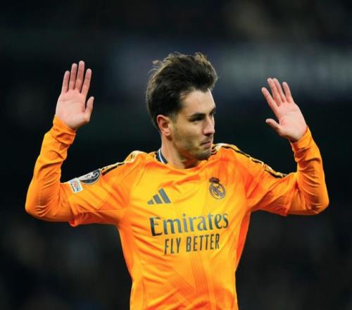 决战巴萨！皇马首发唯一悬念：2人竞争主力阿隆索艰难选择