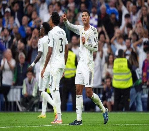 终于赢了！姆巴佩追平C罗神迹，皇马复仇死敌巴萨，稳居西甲第1