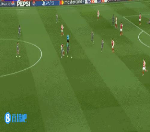 安帅在想什么卡马文加哨响后踢球两黄变一红，安帅面无表情