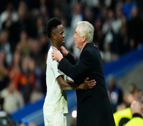 西媒：利雅得新月向安切洛蒂开巨额报价，相信能以此吸引维尼修斯