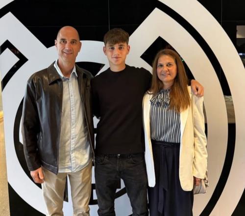 解约金6000万欧！阿斯：皇马与18岁左脚中卫阿瓜多续约至2029年