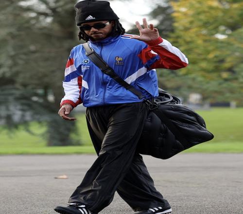 孔德身着92年欧洲杯法国队外套,罗腾:我越来越爱他了