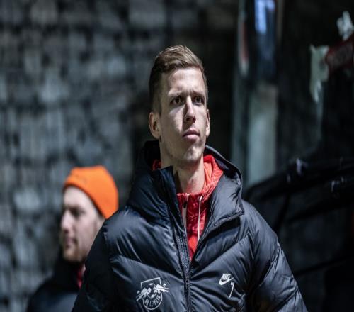 世体:巴萨加速引进奥尔莫,球员经纪人将留在莱比锡直至交易达成