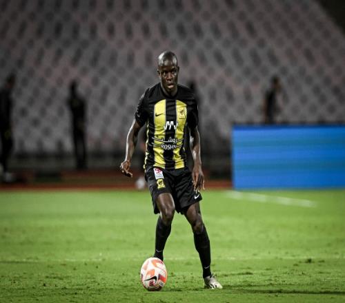 世体:巴萨有意签下坎特补强中场,但弗里克对球员加盟兴趣不大