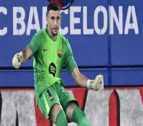 世体：埃尔切球迷对西人时喊要霍安加西亚的头，被西甲举报