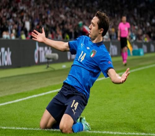 记者:巴萨准备1000万欧报价基耶萨,为球员提供600万欧年薪