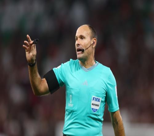 拉奥斯谈维尼修斯抗议裁判:他和主裁判都需要好好反思一下