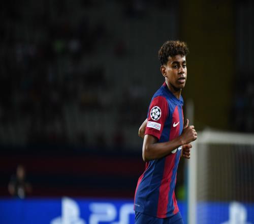 每体:亚马尔的球衣热销,其经纪人门德斯要求巴萨为他加薪