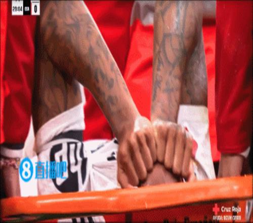 西甲电视解说:米利唐伤情很不乐观,被担架抬离时伯纳乌一片死寂