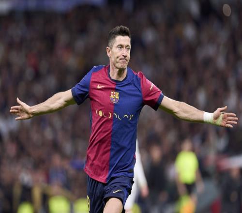 每体:莱万多夫斯基和加维都劝阿劳霍留在巴萨