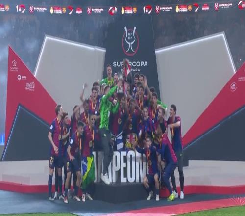 特尔施特根:捧杯让我感到骄傲 很高兴球队和奥尔莫的事都解决了