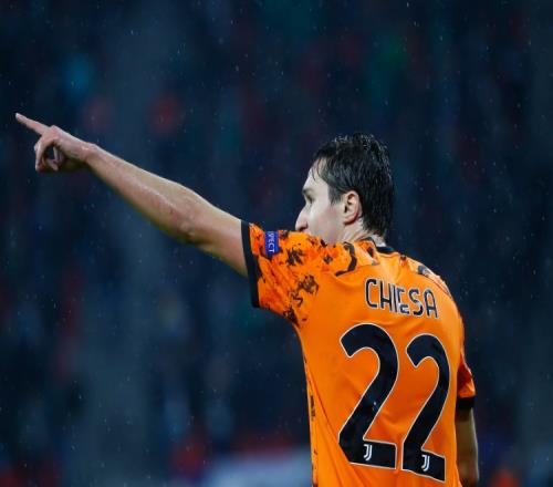 每体:基耶萨被推荐给巴萨,但球员的高薪是一大阻碍