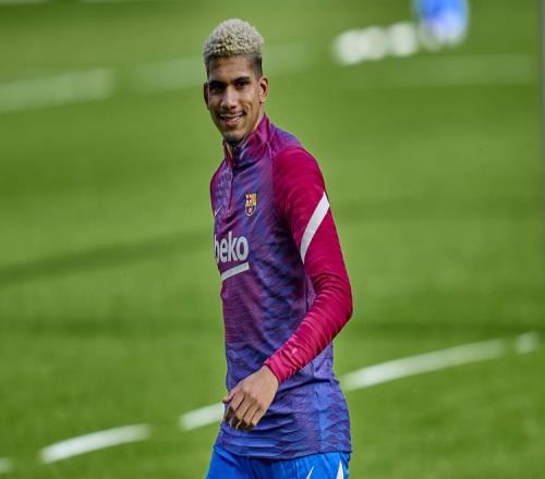 意媒：阿劳霍嫌续约年薪低所以巴萨要卖他，并且已敲定若纳坦-塔