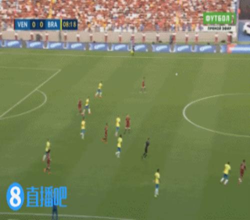 维尼修斯断球后过掉门将倒三角，拉菲尼亚跟进打高