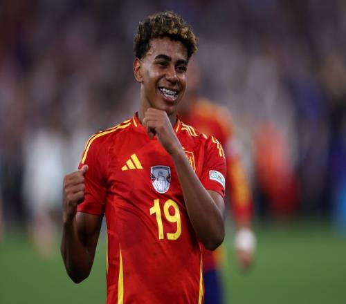 单届欧洲杯助攻榜:亚马尔4次助攻并列第一