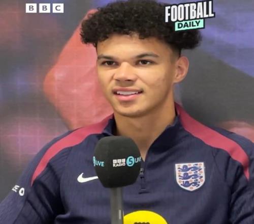 奥赖利谈位置转变：以前没怎么接触过防守，现在每天都在学习