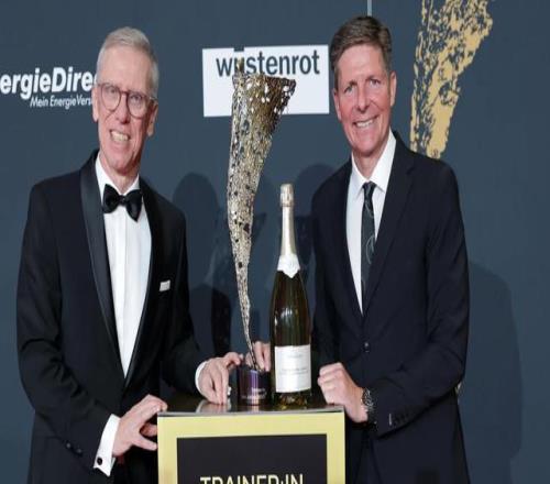 官方：水晶宫主帅格拉斯纳荣获2025年度奥地利最佳教练