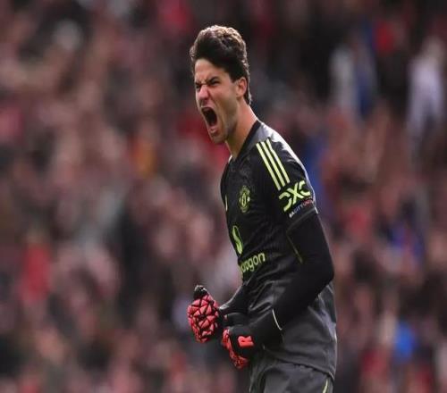 首秀即零封！曼联新援一战封神他被誉为“新舒梅切尔”