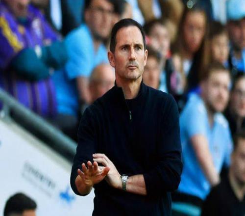 考文垂联赛不败，登顶英冠积分榜