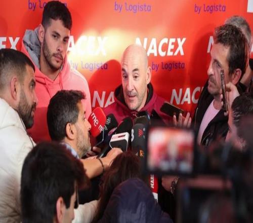 费雷尔：英超适应起来并不困难，很享受担任巴萨传奇队教练