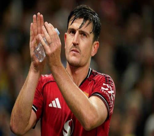 记者：曼联正在与马圭尔谈续约