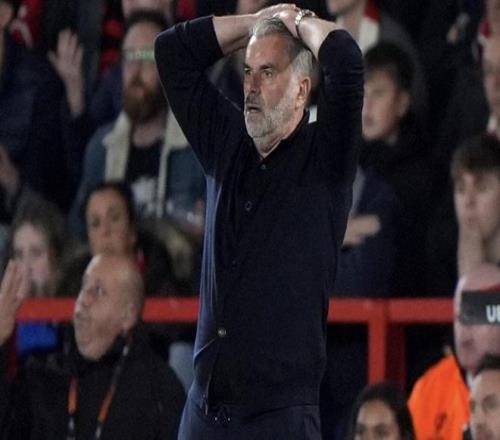 上任以来六场不胜，森林球迷对澳波高喊“明天早上你就下课”