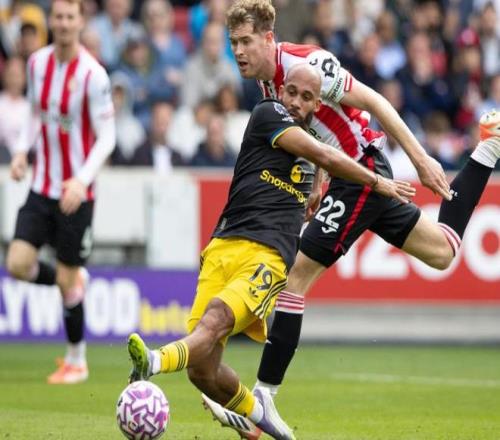 邮报：韦伯承认判罚有误，布伦特福德的科林斯当时应被罚下