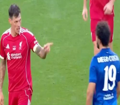 经典重现迭戈科斯塔在慈善赛中与斯科特尔发生冲突