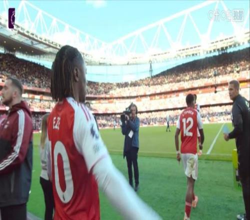 半场连换两人！萨卡、埃泽登场，换下梅里诺、马杜埃凯