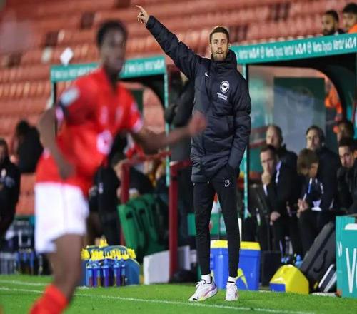 布莱顿6球大胜晋级，许尔策勒：这样的比赛能给你信心